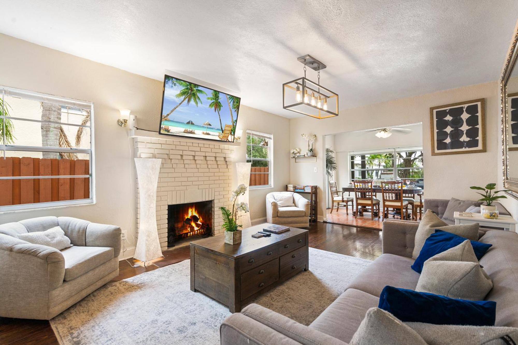 Chic Downtown Vacation Home And Guest Home غرب شاطئ بالم المظهر الخارجي الصورة