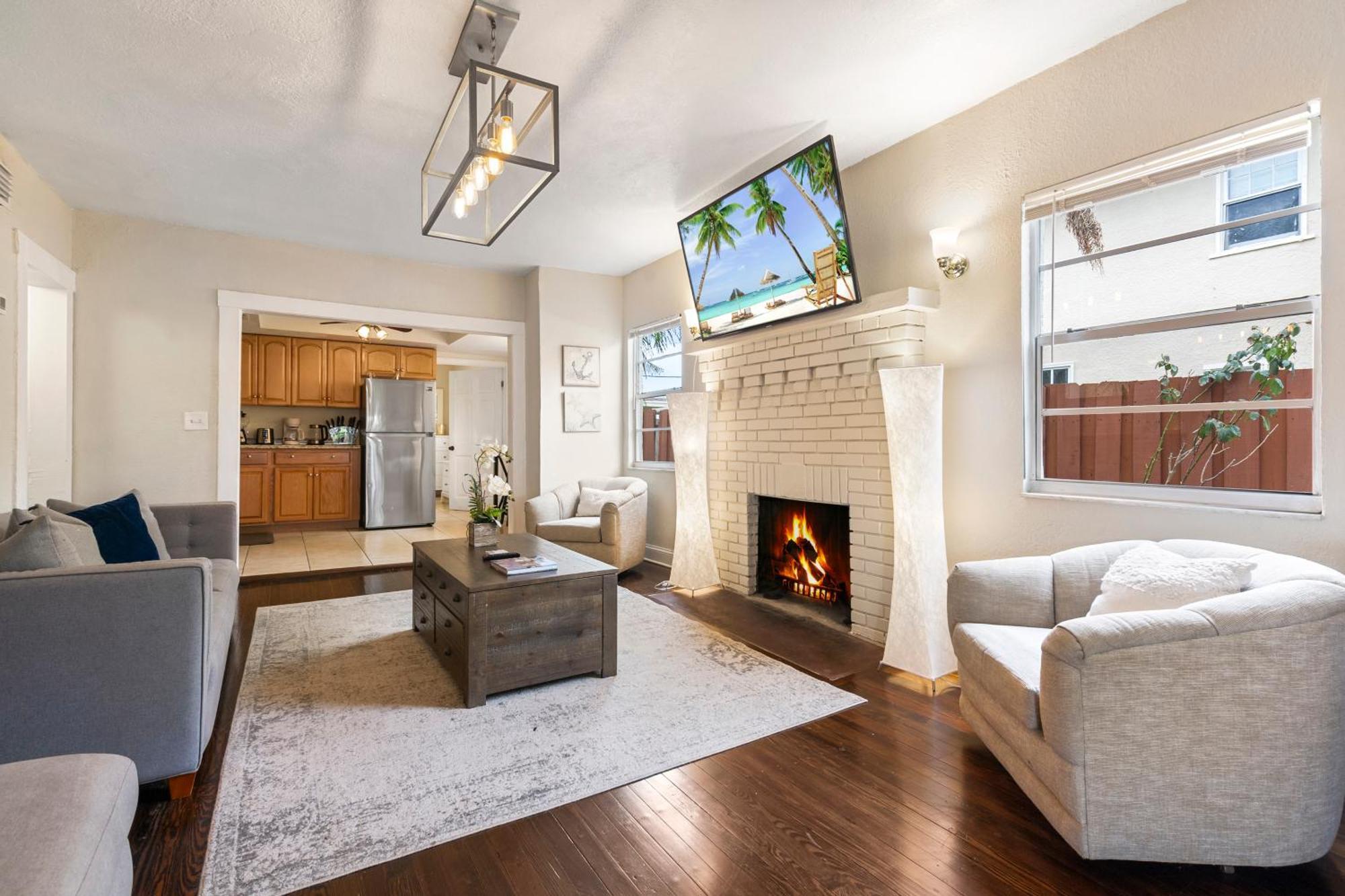 Chic Downtown Vacation Home And Guest Home غرب شاطئ بالم المظهر الخارجي الصورة