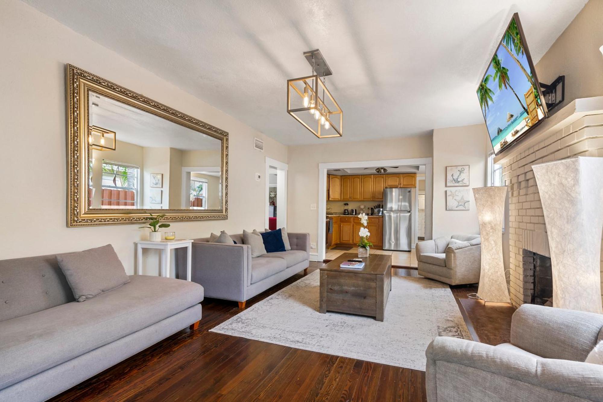 Chic Downtown Vacation Home And Guest Home غرب شاطئ بالم المظهر الخارجي الصورة