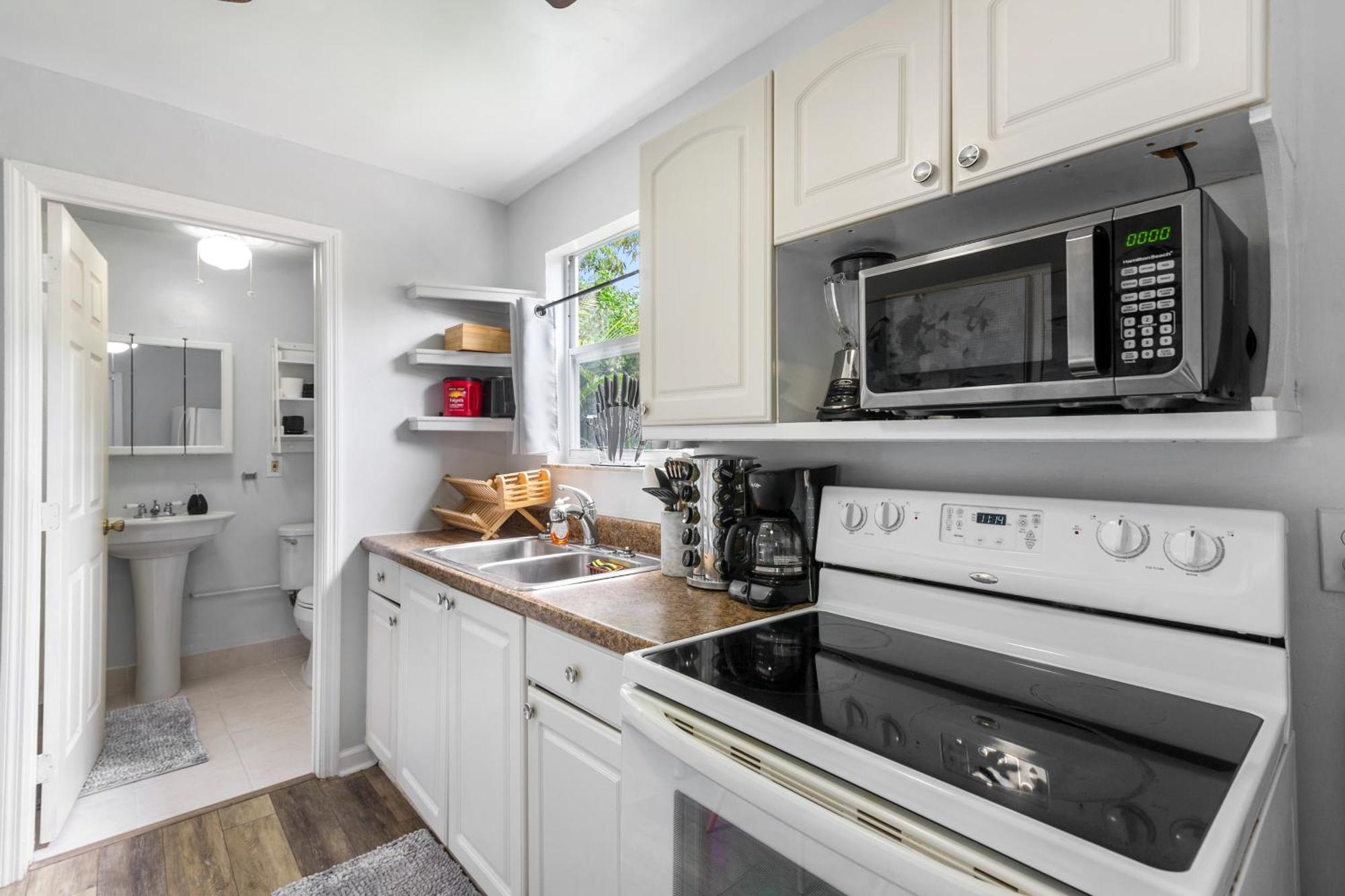 Chic Downtown Vacation Home And Guest Home غرب شاطئ بالم المظهر الخارجي الصورة