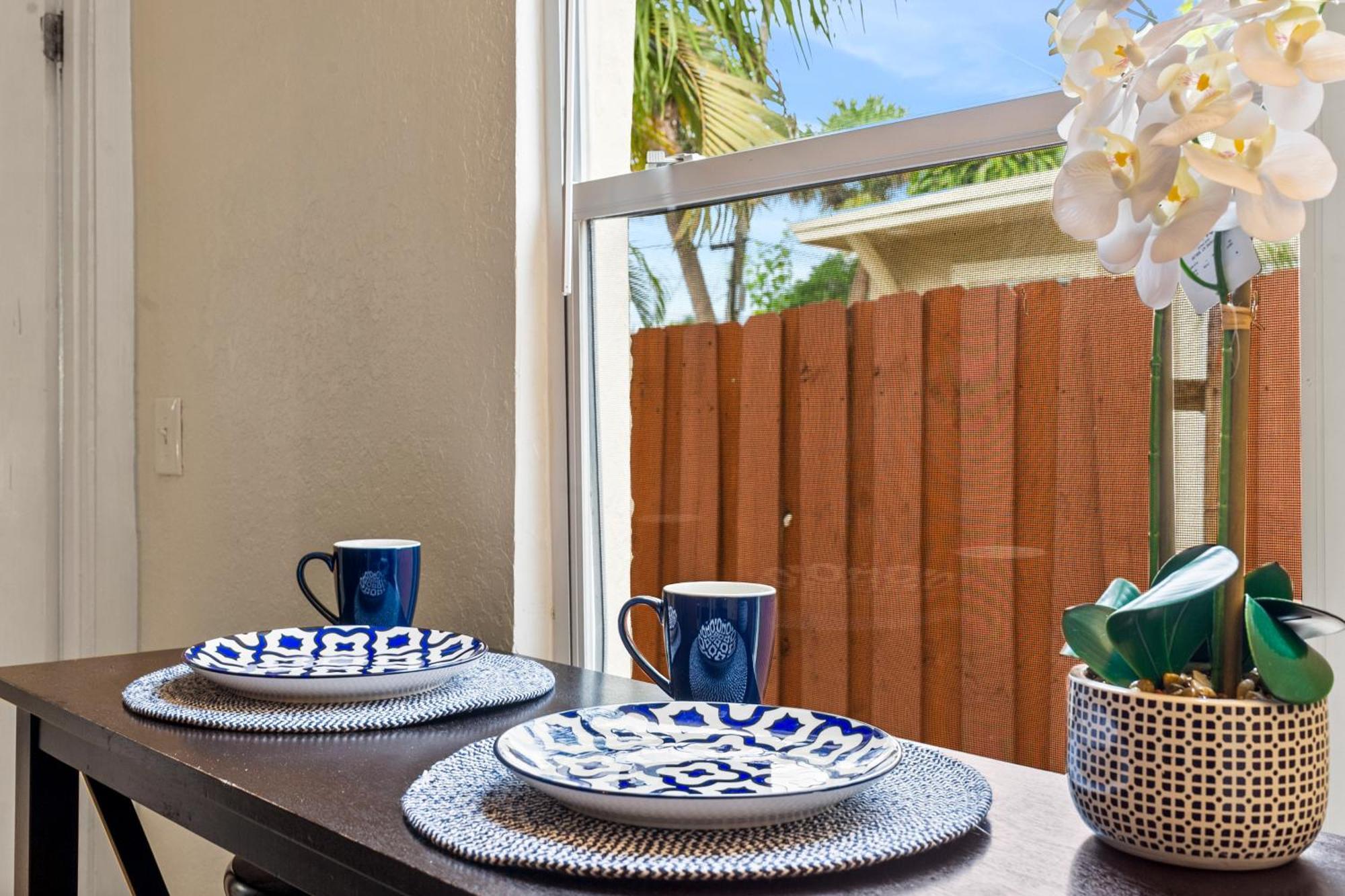 Chic Downtown Vacation Home And Guest Home غرب شاطئ بالم المظهر الخارجي الصورة