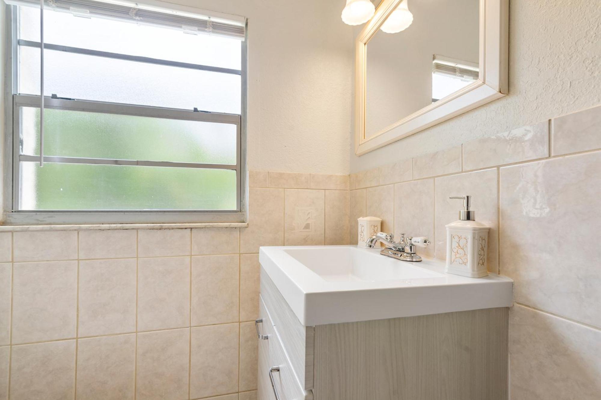 Chic Downtown Vacation Home And Guest Home غرب شاطئ بالم المظهر الخارجي الصورة