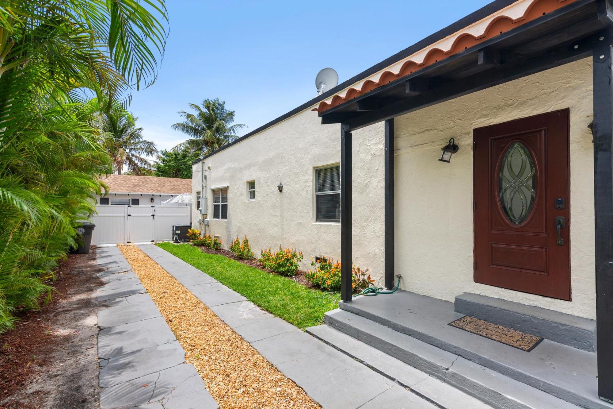 Chic Downtown Vacation Home And Guest Home غرب شاطئ بالم المظهر الخارجي الصورة